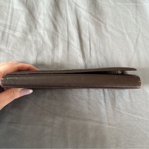 Authentic Burberry Long Wallet with Kisslock. Overall very nice and clean. - Picture 7 of 9